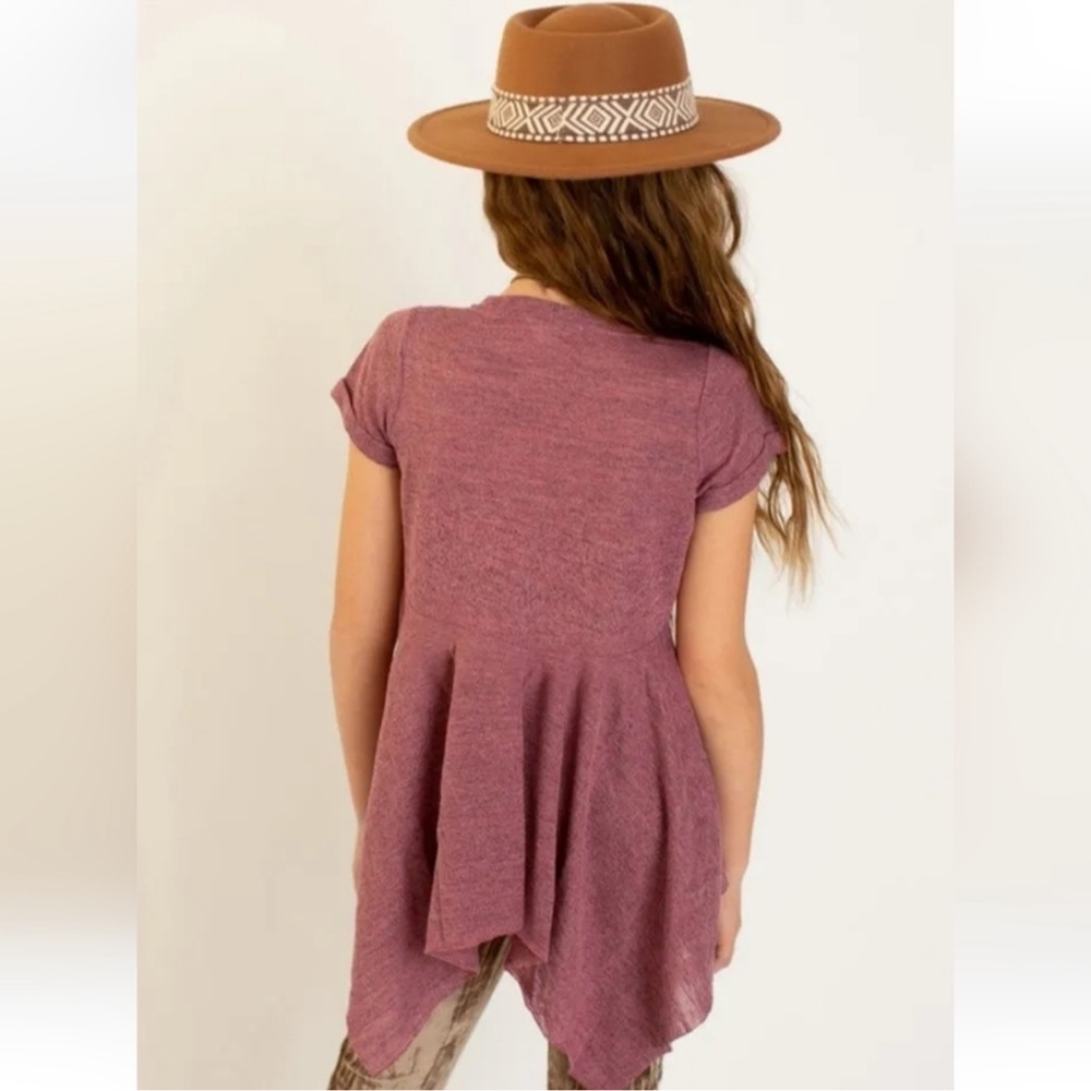 •Joyfolie heathered berry Short Sleeve Tee Asymmetrical Hem• - Picture 2 of 4